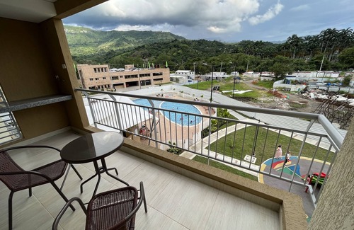 Villeta Appartement | Apartment with pool and parking 7 minutes from downtown
