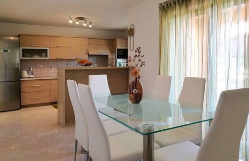 Gajana Appartement | Appartement de vacances avec piscine pour 5