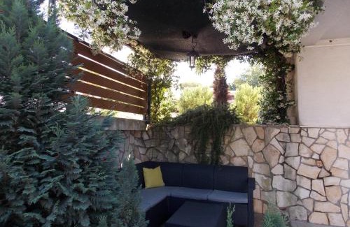 Njivice Appartement | Apartment with private garden, hot tub, WiFi, SAT TV, Klima, near beach