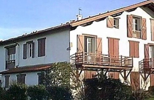 Behobie Appartement | appart vue sur mer et montagne avec piscine tennis terrain boule et parc de 2ha