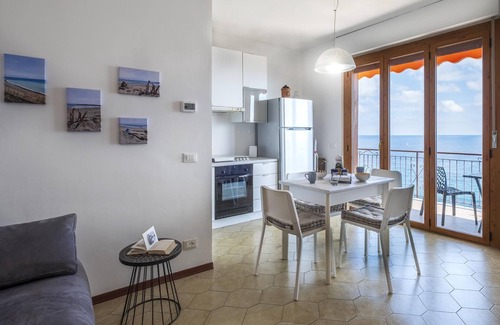 Piani-Ciapin Appartement | Apartment with sea view terrace and A/C | Ap57
