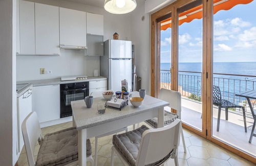 Piani-Ciapin Appartement | Apartment with sea view terrace and A/C | Ap57