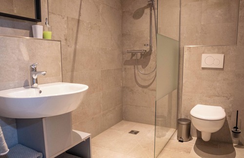 Meyenfeld Appartement | Apartment with shower