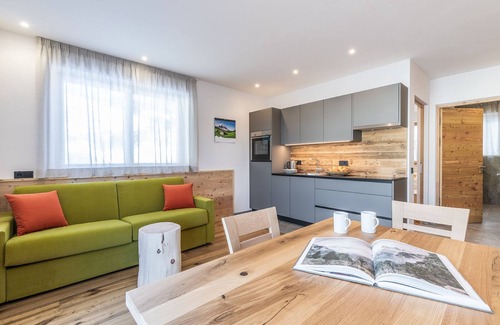Villnoss Appartement | Apartment with spacious balcony and wonderful view.