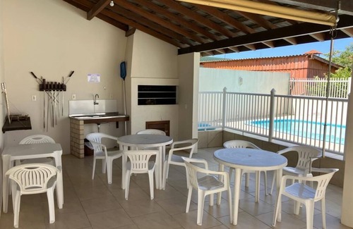 Barra de Ibiraquera Appartement | Apartment with two suites, two blocks from the sea and three from the lagoon.
