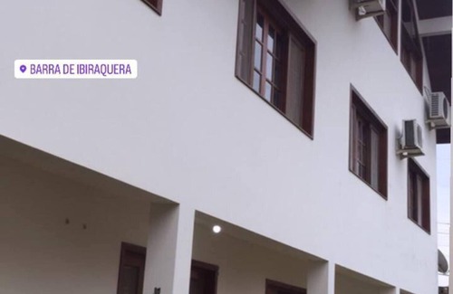 Barra de Ibiraquera Appartement | Apartment with two suites, two blocks from the sea and three from the lagoon.
