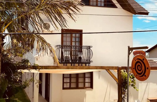 Barra de Ibiraquera Appartement | Apartment with two suites, two blocks from the sea and three from the lagoon.