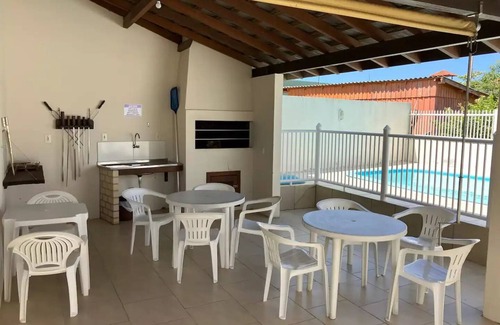 Barra de Ibiraquera Appartement | Apartment with two suites, two blocks from the sea and three from the lagoon.