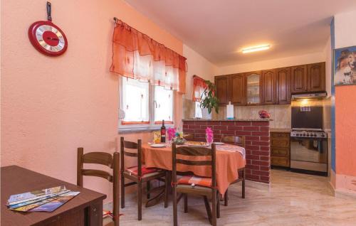 Grzini Appartement | Apartment Zminj 29 with Children Playground
