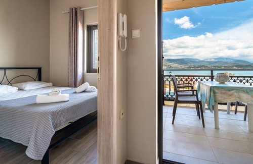 Lixouri Appartement | Apartment "Zois 1" with Sea View, Garden & Wi-Fi