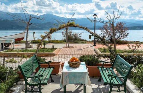 Lixouri Appartement | Apartment "Zois 2" with Sea View, Garden & Wi-Fi