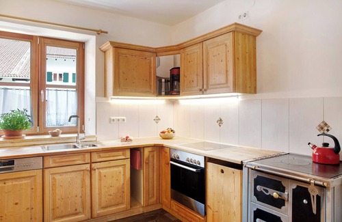 Obergrainau Appartement | Appartement Zugspitzblick avec vue sur les montagnes, jardin et Wi-Fi.