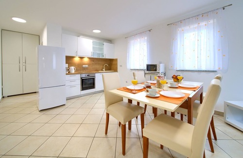 Malinska-Dubasnica Appartement | appartements Juros Sveti Vid avec piscine