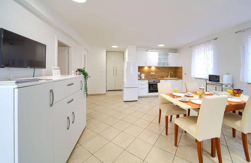 Malinska-Dubasnica Appartement | appartements Juros Sveti Vid avec piscine