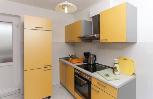 Babin Kuk Appartement | Apartments Pojko - One-Bedroom Apartment with Terrace (Yellow)