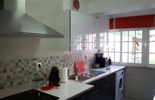 Rio de Mouro Appartement | Apis Red Apartment, Télévision par câble, Wifi