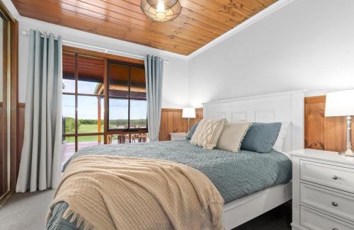 Marengo Maison | Apollo Bay Cottages- Wild Dog