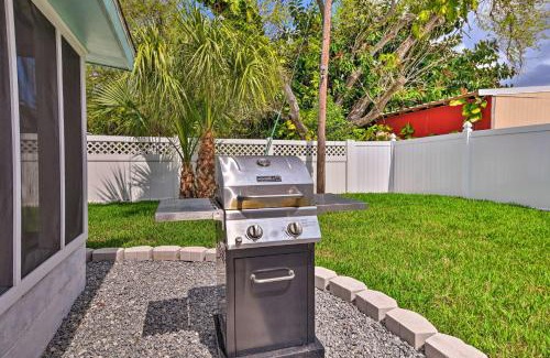 Apollo Beach Maison | Apollo Beach Gem with Pool The Flamingo House