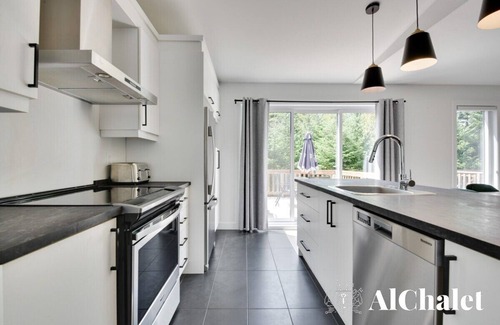 Pont-Rouge Chalet De Ski | Apollon | Paradis familial | Piscine, spa, sauna