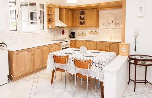 Delfoi Maison | Apollon Stone Villa in Delphi with Stunning View (3bed/2bath) Sleeps 6