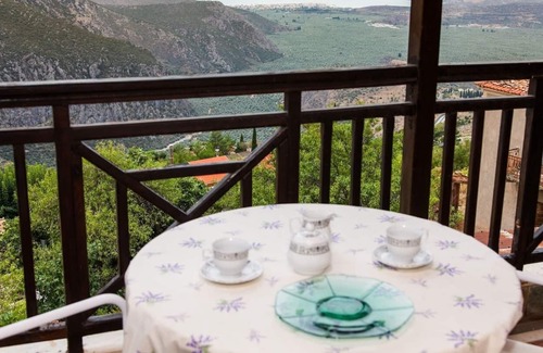 Delfoi Maison | Apollon Stone Villa in Delphi with Stunning View (3bed/2bath) Sleeps 6