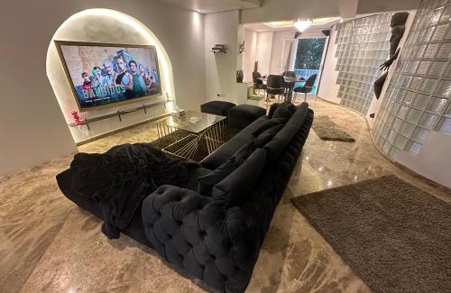 Zamalek Appartement | APOLO- Modern 1-Bedroom apartment in Heart of Zamalek visits allowed