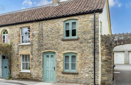 Wedmore Maison | Apothecary Cottage - Pet Friendly Wedmore Couples Cottage - Free WiFi - Free Parking