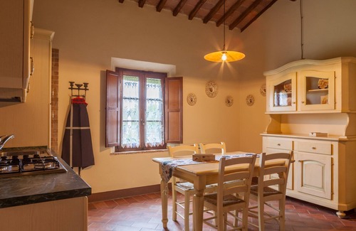 Sovicille Appartement | App. Verdi - Lumineux et confortable dans la campagne siennoise avec piscine