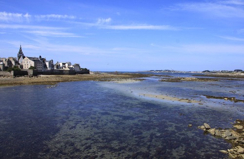 Brignogan-Plage Appartement | Appartement neuf, à 5minutes de la plage, commerce au RDC, pour 4 personnes.