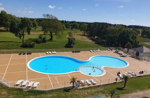 L'Aiguillon-sur-Vie Copropriété | Appart cosy et sympa sur le terrain de golf | Terrasse / Balcon privé!