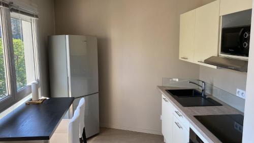 La Metare - Le Portail Rouge Appartement | Appart' Hôtel Fauriel Saint-Etienne Parking privé balcon wifi