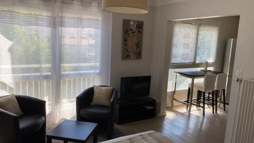 La Metare - Le Portail Rouge Appartement | Appart' Hôtel Fauriel Saint-Etienne Parking privé balcon wifi