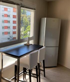 La Metare - Le Portail Rouge Appartement | Appart' Hôtel Fauriel Saint-Etienne Parking privé balcon wifi