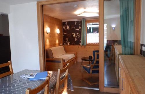 Morzine Appartement | Appart Pointe de Nyon Morzine Centre 4 à 5 pers calme jardin vue parking