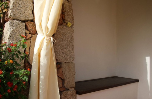 Porto San Paolo Appartement | Appartamento a Pochi Passi dal Mare con Patio e Giardino Privato