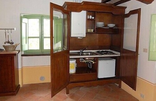 Montone Maison | Appartement Aria C: Un appartement confortable entouré de prairies et de collines verdoyantes.