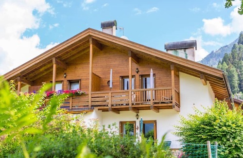 Predazzo Appartement | Appartamento Bucaneve avec vue sur le lac, balcon et Wi-Fi