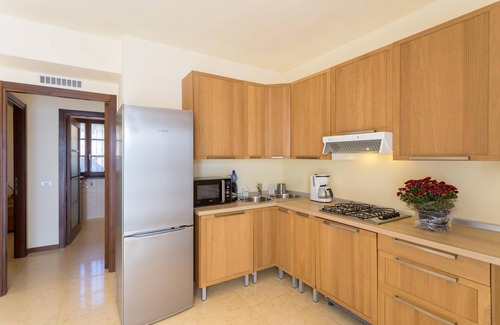 Passignano sul Trasimeno Appartement | Appartamento con due Camere da Letto e Grande Veranda sul Giardino