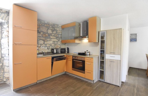 Vilanija Appartement | Appartamento con tre Camere, Terrazzo e Piscina Condivisa Vicino a Umago