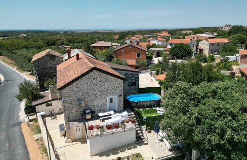 Vilanija Appartement | Appartamento con tre Camere, Terrazzo e Piscina Condivisa Vicino a Umago