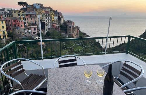 Corniglia Appartement | Appartamento Isola - In the center with Terrace - sea view & AC