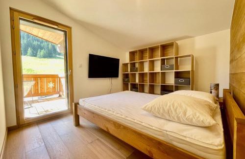 Notre-Dame-de-Bellecombe Appartement | Appartement neuf sur les pistes avec parking et wifi - FR-1-505-190