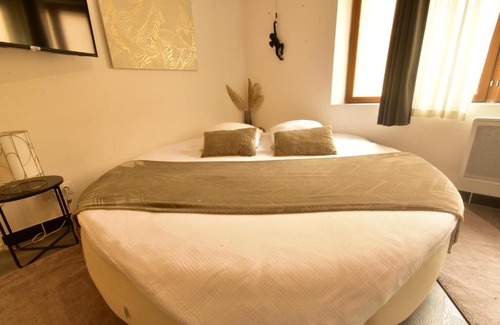 Verneuil-sur-Avre Appartement | Appartement jacuzzi Gold&Night