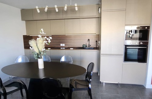 Villeneuve-les-Avignon Appartement | Appartement avec jardin neuf et élégant dans une résidence calme (6 pers)
