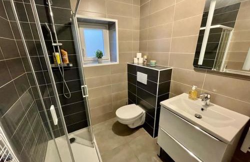 Bellegarde-sur-Valserine Appartement | Appartement le Rhôn'ain - Vue Rhône - Lit Queen size