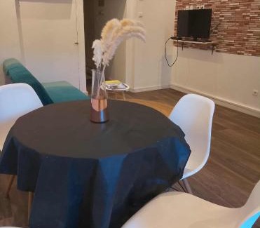 Saint-Leonard-de-Noblat Appartement | Appartement entier 1