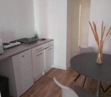 Saint-Leonard-de-Noblat Appartement | Appartement entier 2