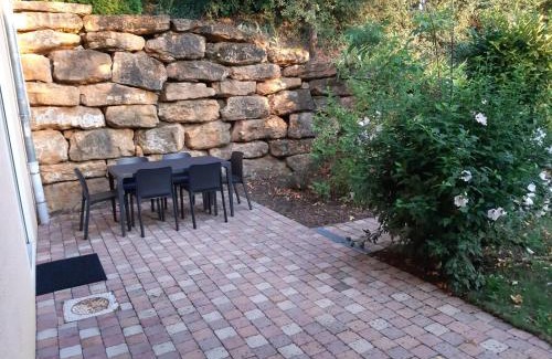 Charbonnieres-les-Bains Appartement | Appartement dans propriété calme en pleine nature