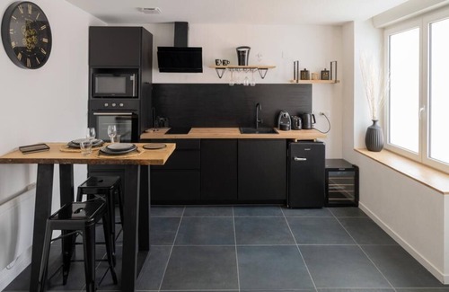 Charleville-Mezieres Appartement | Appartement Bien Être Avec Sauna et Baignoire Balneo