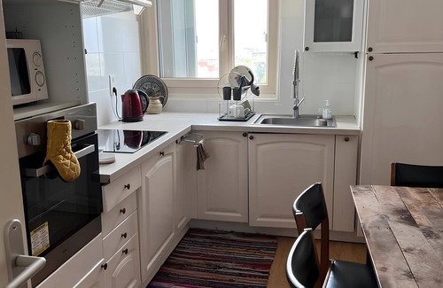 Les Lilas Appartement | Appartement cosy avec balcon,vue imprenable sur Paris. Netflix et prime vidéo